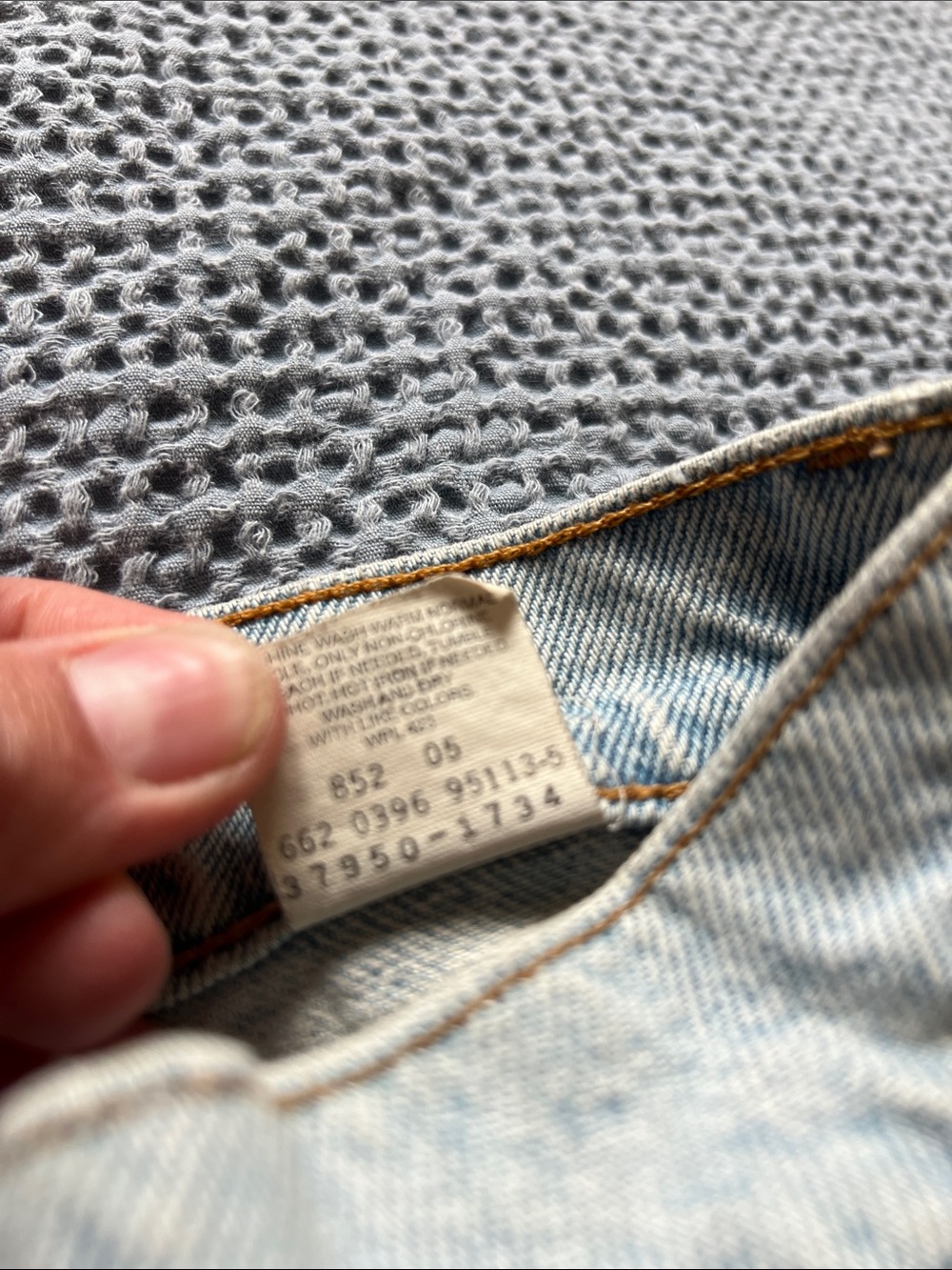 Levi's Light Blue 950 Relaxed Fit Denim Shorts - Picture 3 of 5